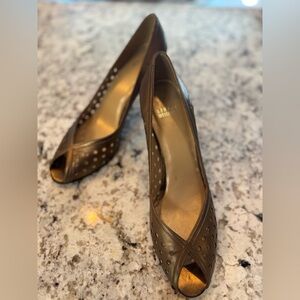 Stuart Weitzman Bronze Leather Heels